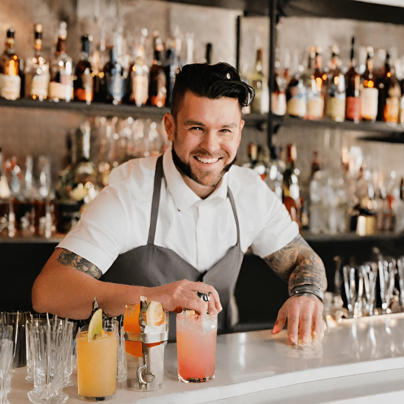 Servicio de Barman y Otro_ Experiencia Versátil y Completa